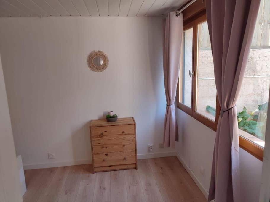 Appartement En Rez De Jardin Et Terrasse Ds Villa Hyeres Exterior photo